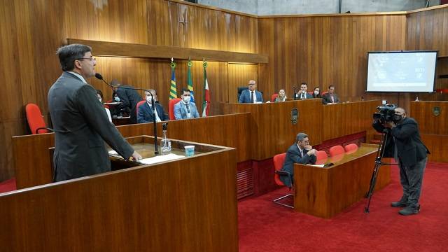 Deputado Fábio Novo discursa na tribuna da Assembleia Legiasltiva